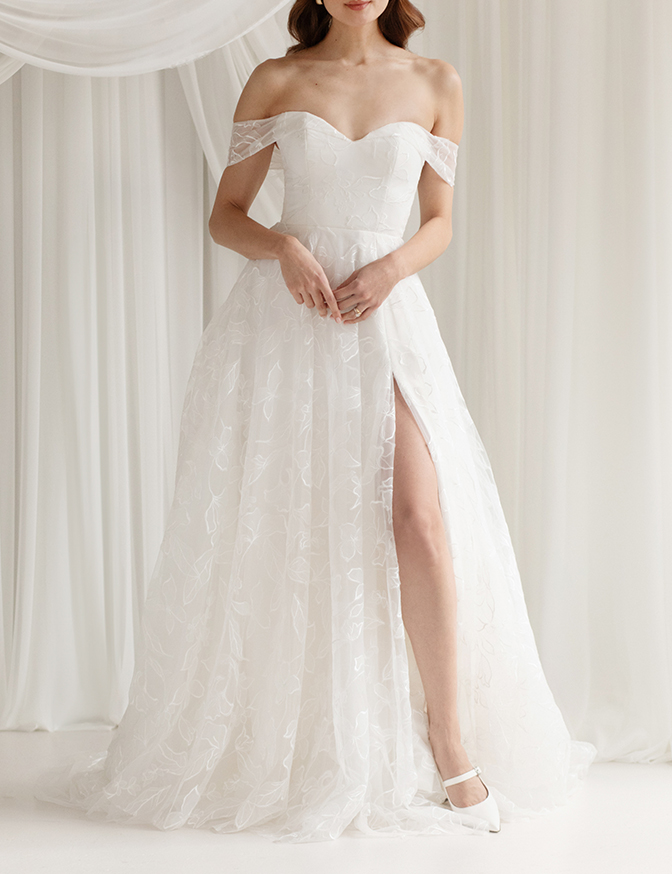 Truvelle Danielle w/ Tie Back Sleeves